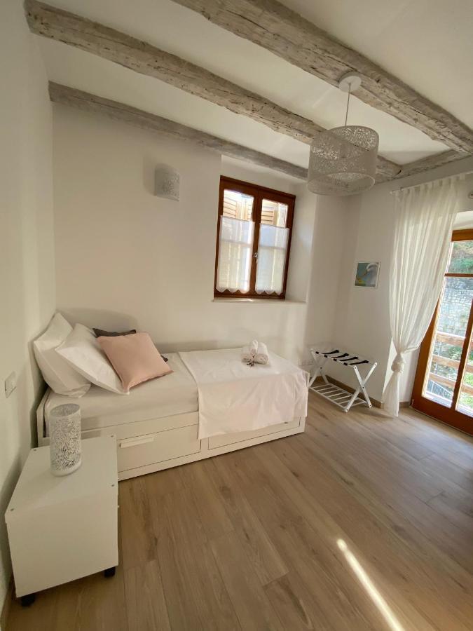 Appartamento Borgo San Tomaso, Tra Storia E Natura 罗韦雷托 外观 照片