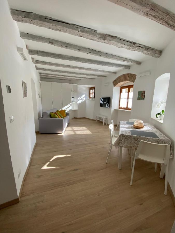 Appartamento Borgo San Tomaso, Tra Storia E Natura 罗韦雷托 外观 照片