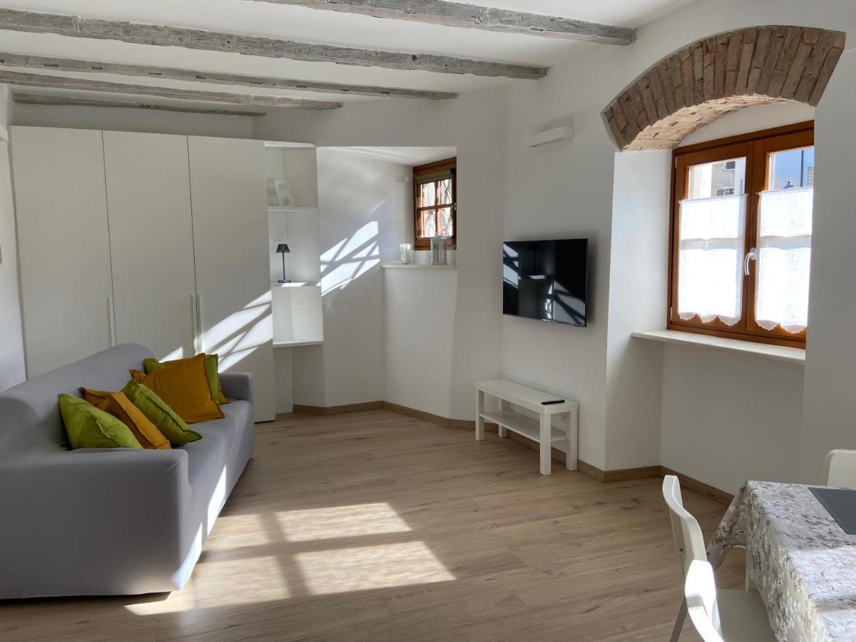 Appartamento Borgo San Tomaso, Tra Storia E Natura 罗韦雷托 外观 照片