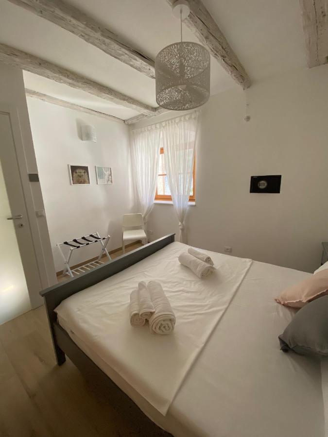 Appartamento Borgo San Tomaso, Tra Storia E Natura 罗韦雷托 外观 照片